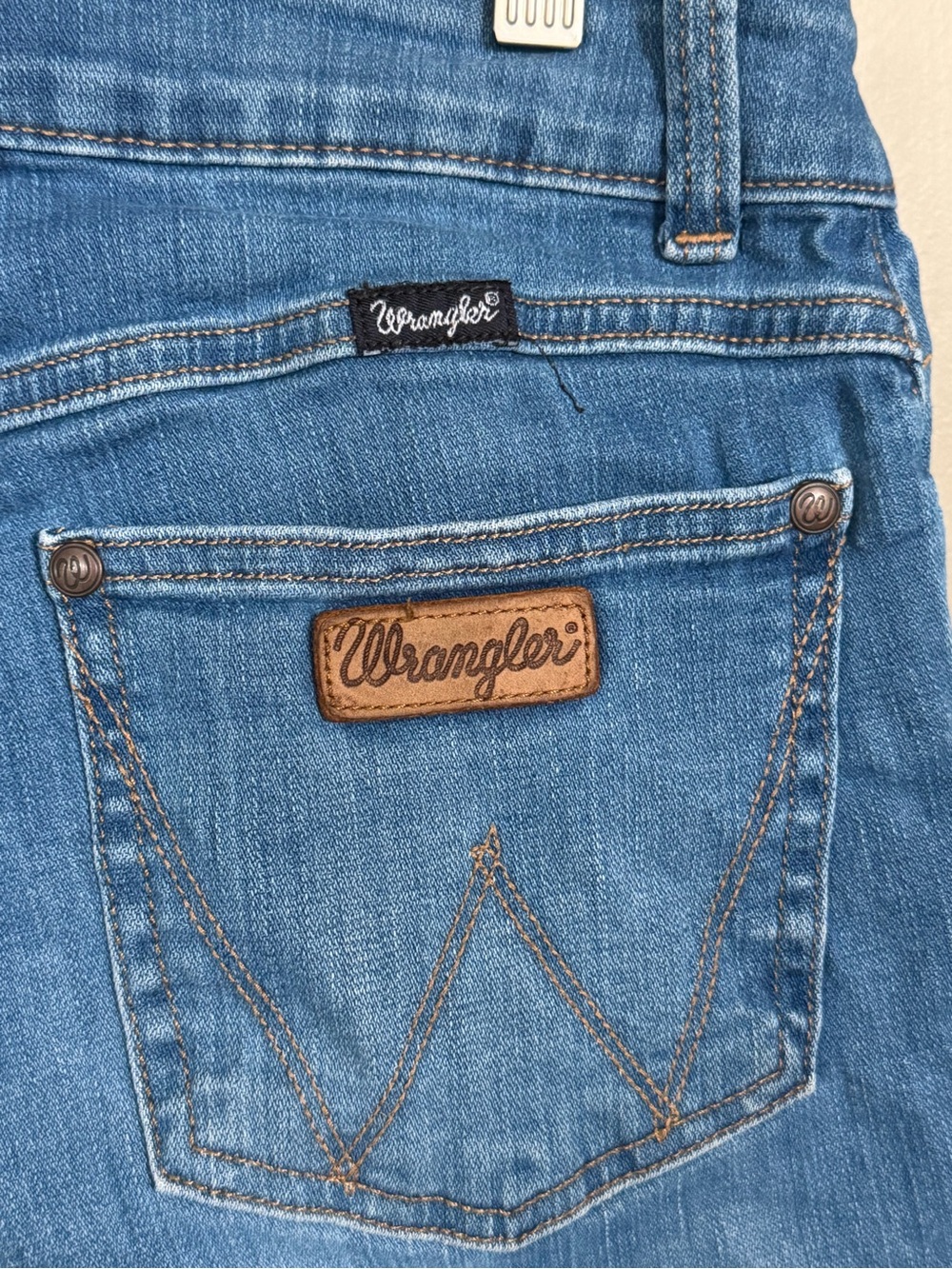 Wrangler Women’s Low Rise Bootcut Stretch Jeans Medium Wash 28” Waist Y2K - Picture 6 of 7